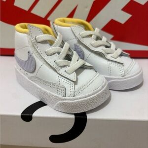 Nike blazer size 4C